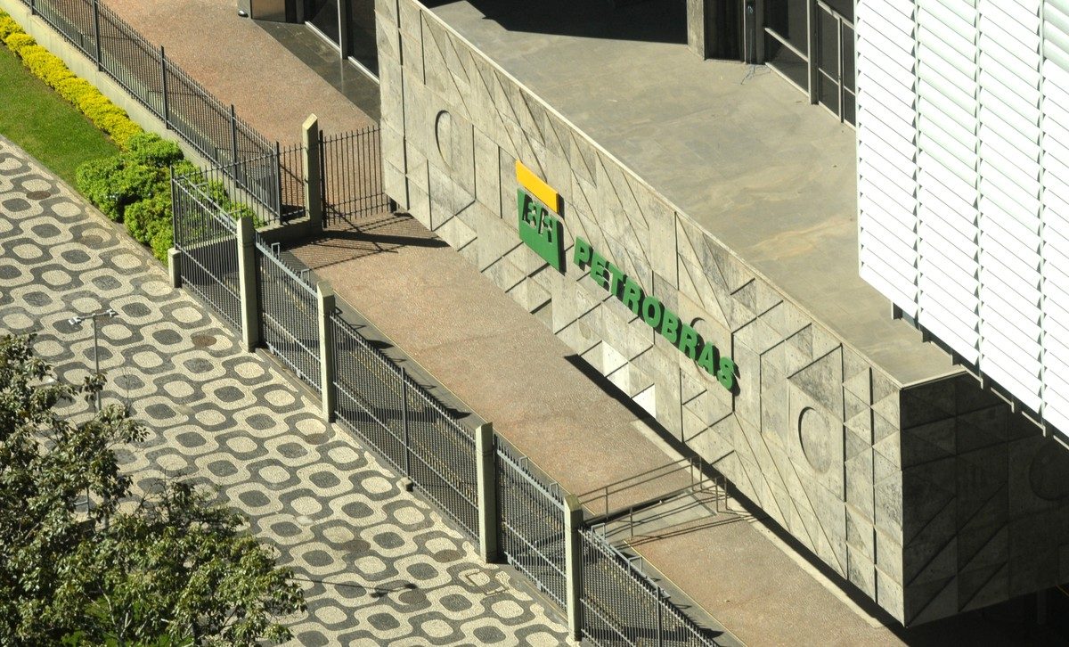 Agenda de empresas: Petrobras aprova adesão à nova subvenção; Totvs anuncia proventos