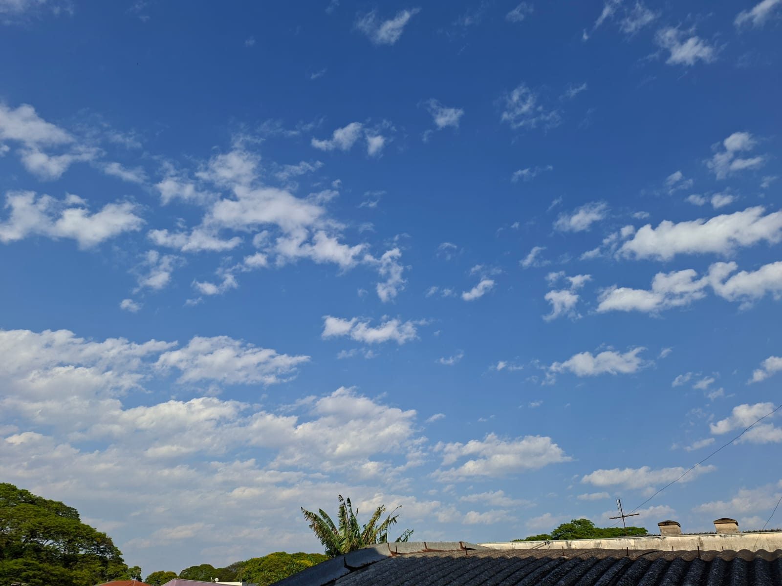 Frente fria avança pelo Paraná com risco de tempestades e queda de temperatura