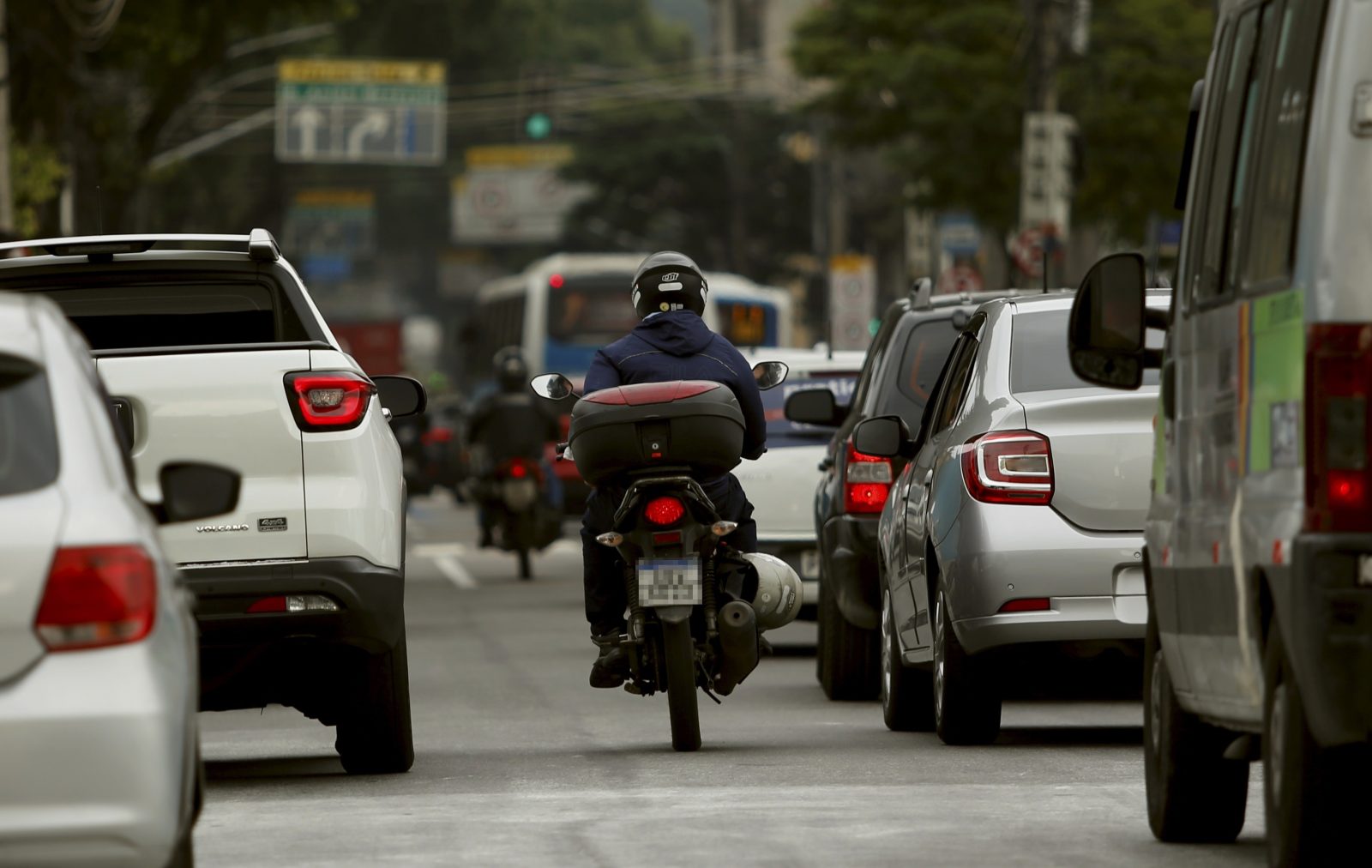 O inferno do bi-bi-bi: os motoqueiros cariocas só sabem dirigir buzinando sem parar