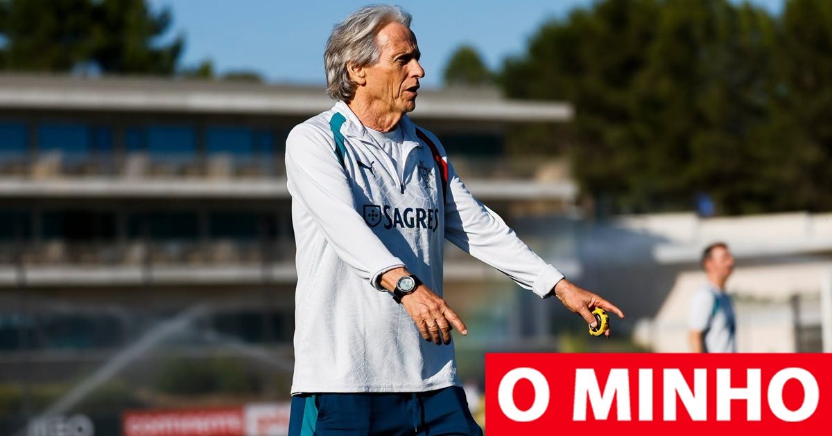 Portugal treina com 25 jogadores e com Jesus no aquecimento