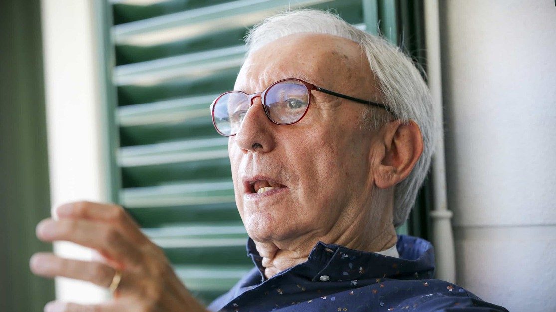 "Em choque. Sou de chorar. Quero chorar sozinho", desabafa Júlio Isidro