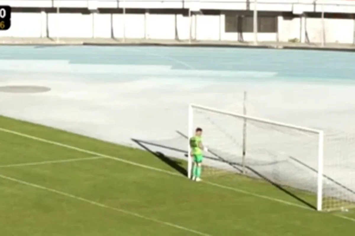 Em protesto contra a arbitragem, goleiro se recusa a defender pênalti