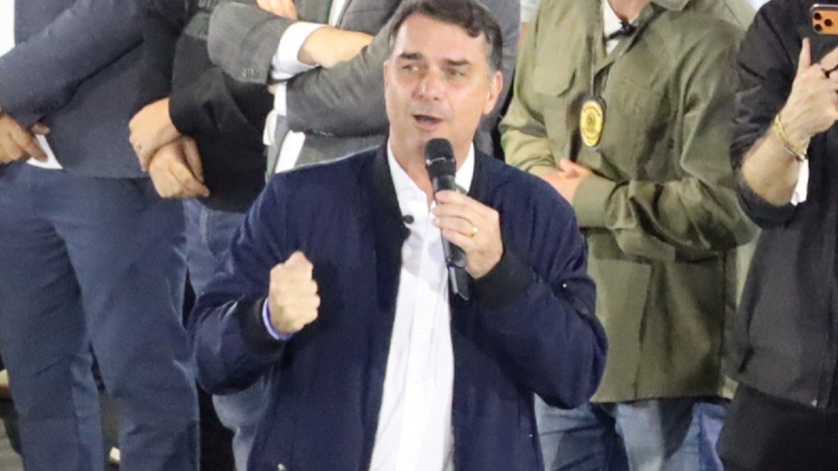 Entenda a polêmica entre Flávio Bolsonaro e N.Sra Aparecida