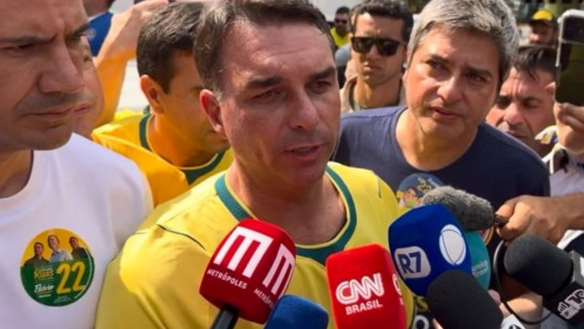 Aliados defendem que Flávio troque debate da Globo por ato de Nikolas em BH