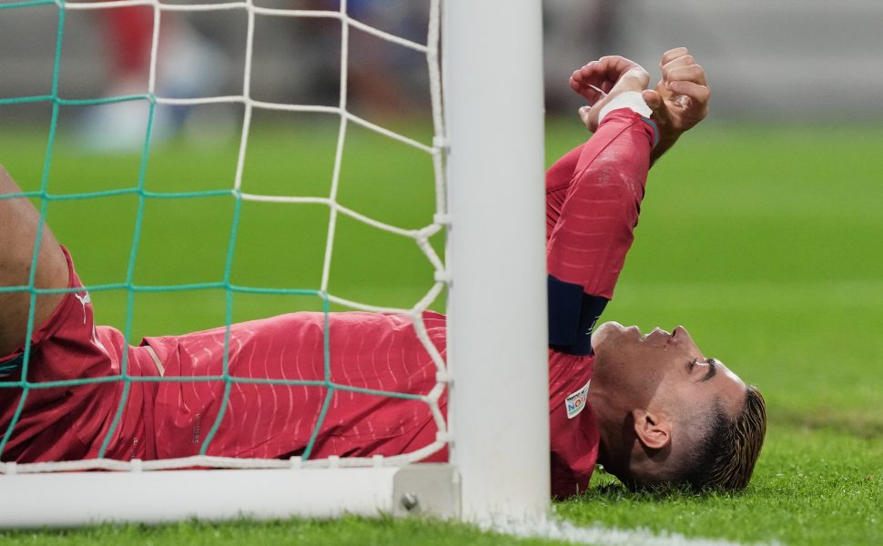 Cristiano Ronaldo falta a treino de Portugal após ficar no banco