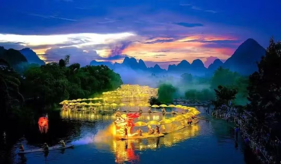 Espetáculo de dragão dourado ilumina rio na China; veja vídeo