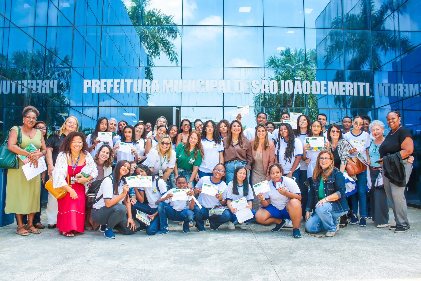 Grêmios estudantis da rede municipal de Meriti conhecem o Poder Executivo
