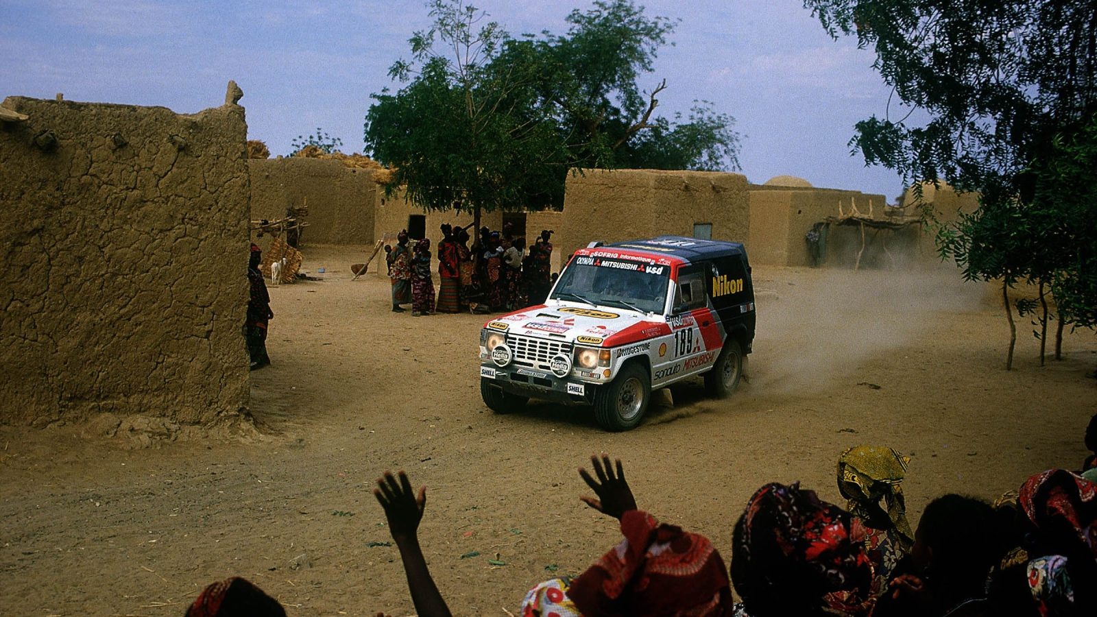 Dakar 1985: como o Mitsubishi Pajero virou um monstro | FlatOut!