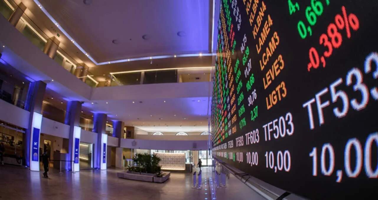 Dólar cai 0,82% e fecha a R$ 5,17; Bolsa sobe 1,36% e encerra setembro com alta de 5,03% - Jornal O Sul