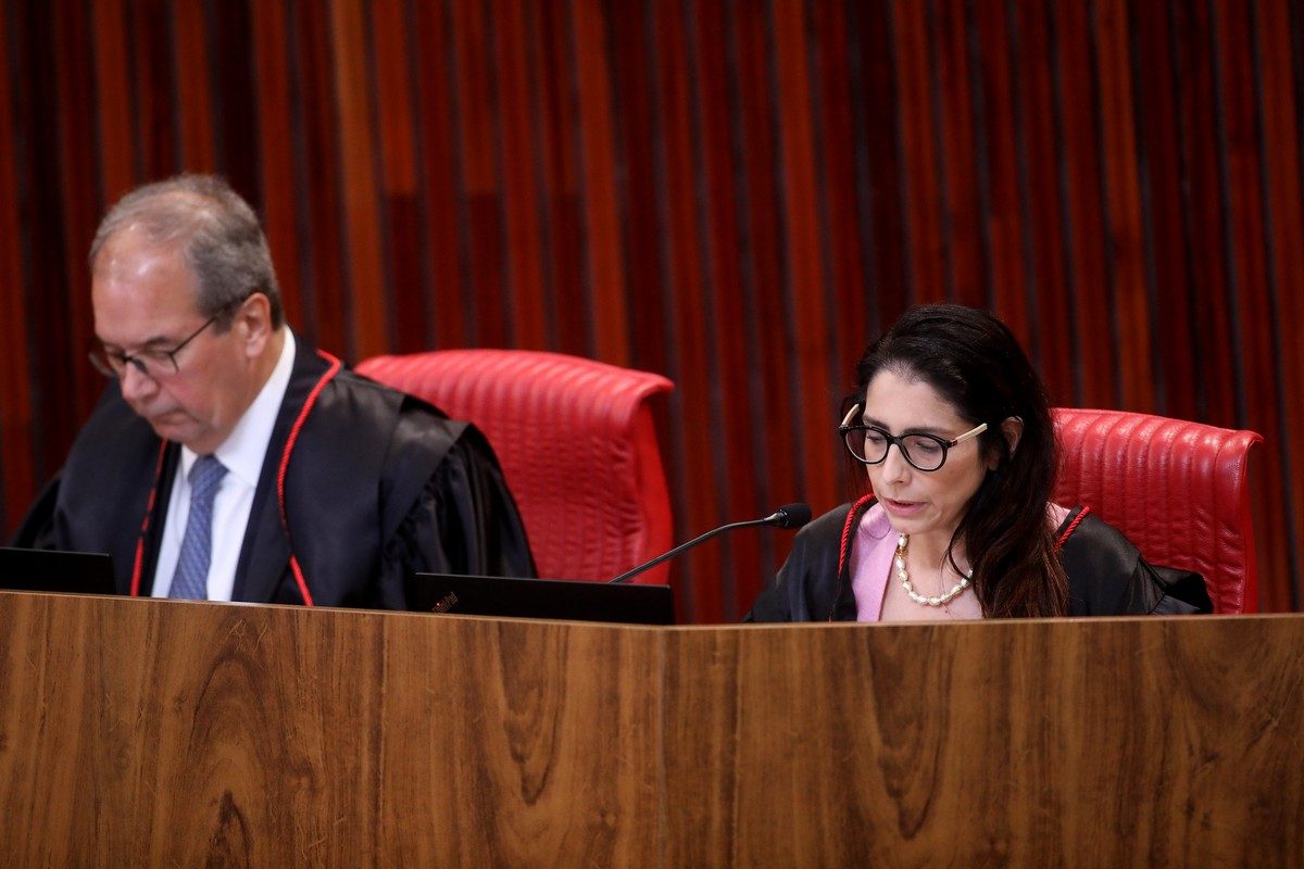 Ministra do TSE proíbe Globo de exibir cadeira vazia de Lula em debate