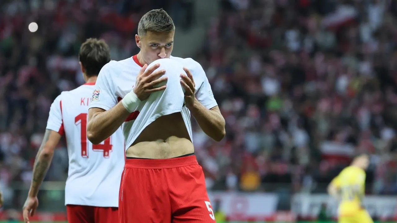 VÍDEO: Bednarek marca e Lewandowski faz hat-trick na goleada da Polónia
