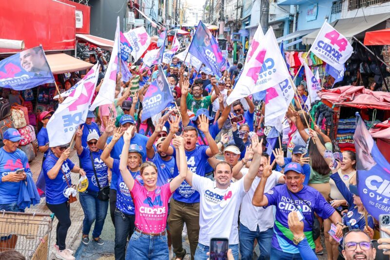 Roberto Cidade reforça propostas no corpo a corpo com eleitores no Centro de Manaus