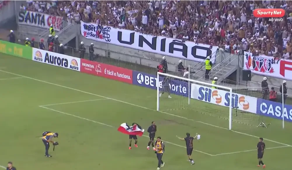 Santa Cruz empata com Maringá e volta à Série B após nove anos