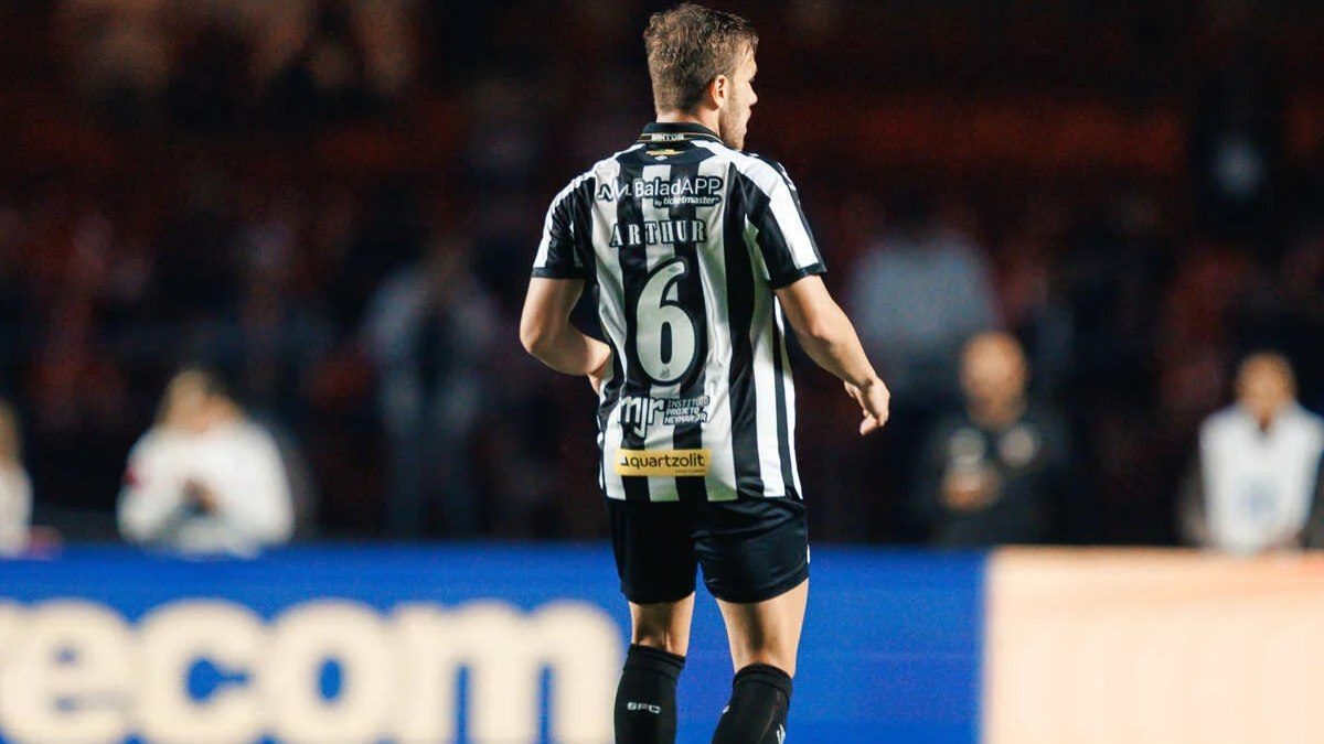 Cuca tem dúvidas para escalar o Santos contra o Flamengo