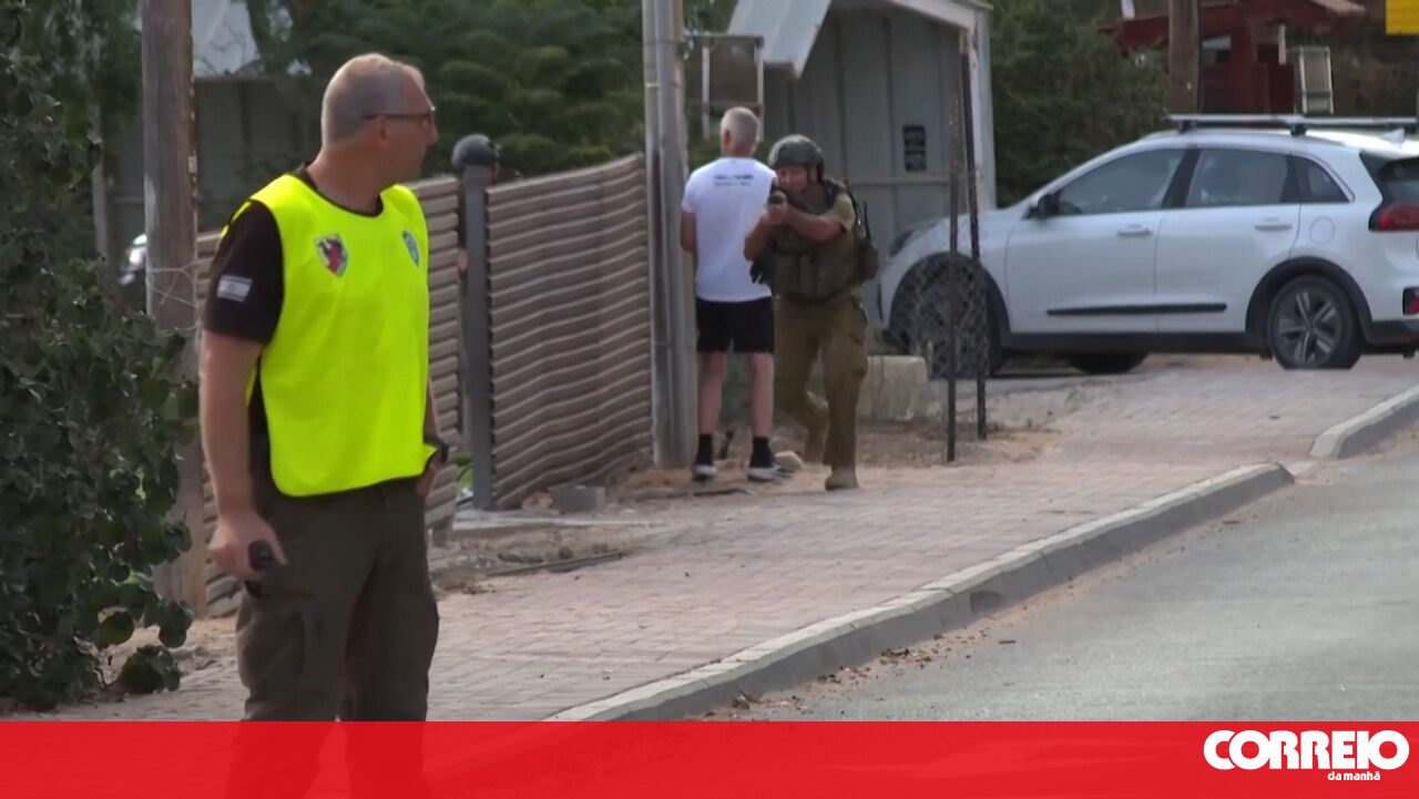 Voluntários israelitas treinam equipas de defesa após ataque do Hamas
