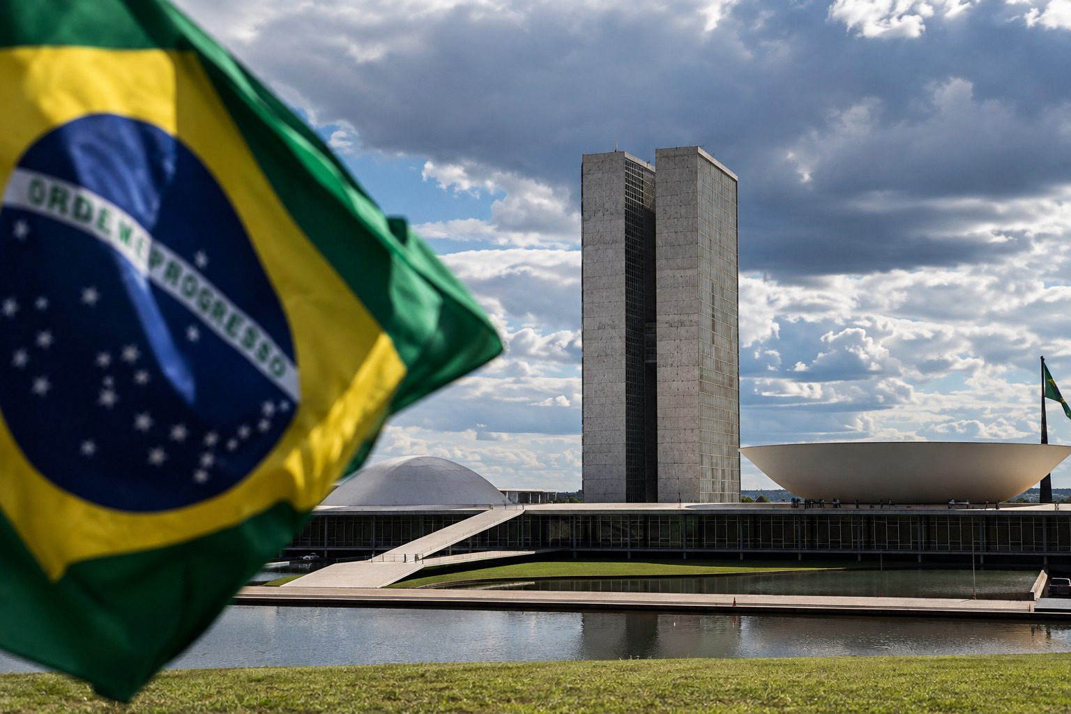 O Brasil vira à direita e Senado pode virar “zona de guerra”