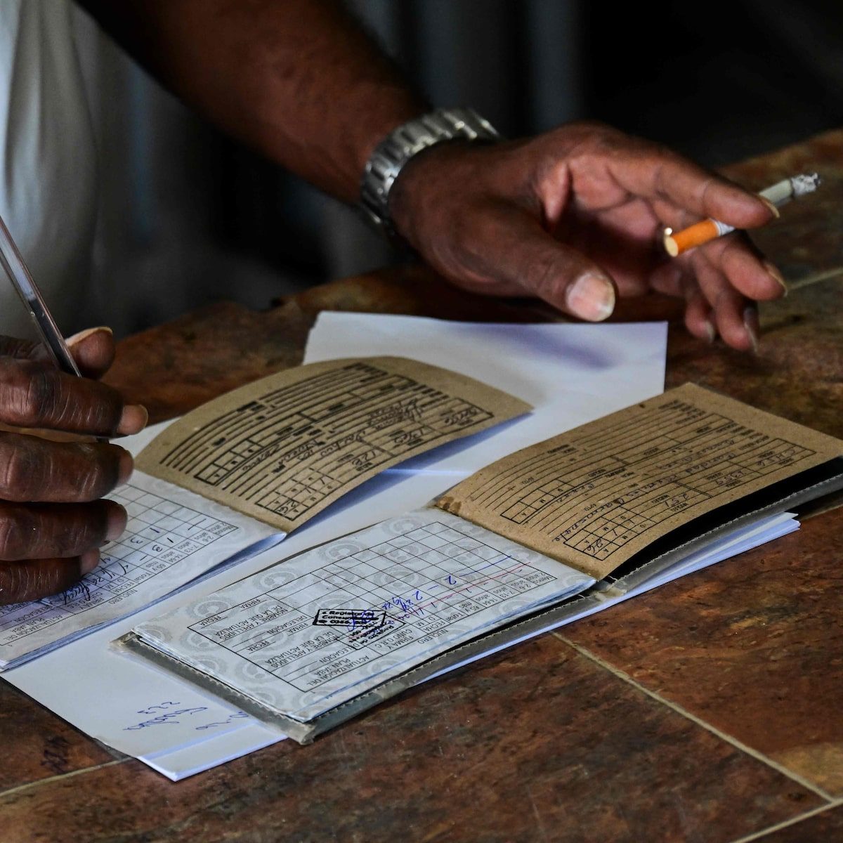 Cuba avança rumo ao fim da caderneta de abastecimento, símbolo da Revolução
