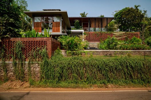 Casa de Tijolo Aparente / Yuuga Design Collective
