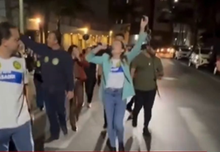 Bolsonarista sai à rua com chicote na mão após resultado da eleição