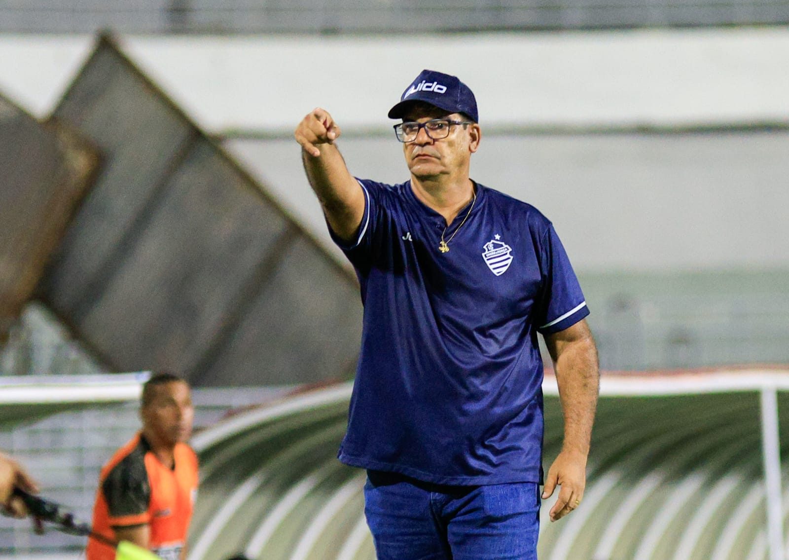 Ex-técnico do CSA, Moacir Júnior assume equipe ameaçada de rebaixamento