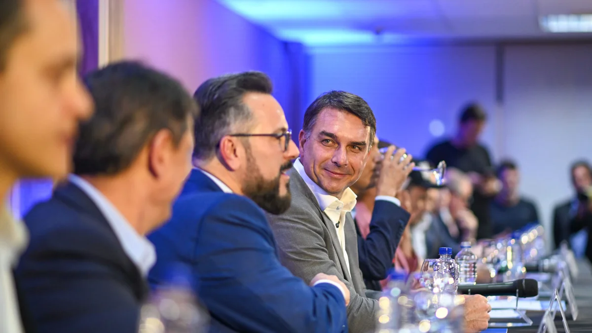 Republicanos oficializa apoio a Flávio Bolsonaro no 2º turno