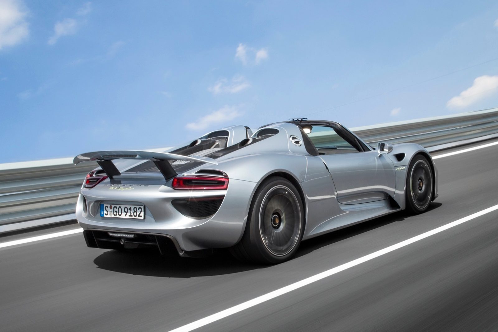 Porsche antecipa sucessor do 918 Spyder em plano para produzir menos e lucrar mais