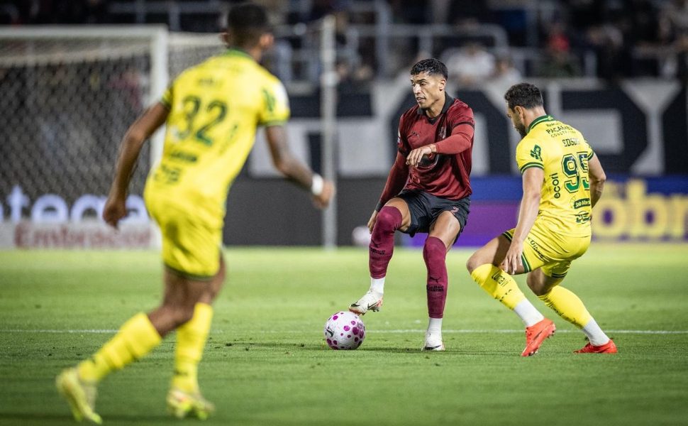 Com um a menos, Mirassol busca e garante empate com Bragantino