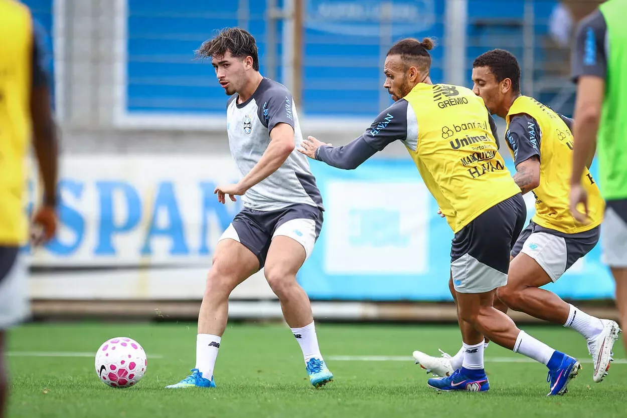 Grêmio faz trabalho específico antes do Gre-Nal após alerta de Renato em Belém