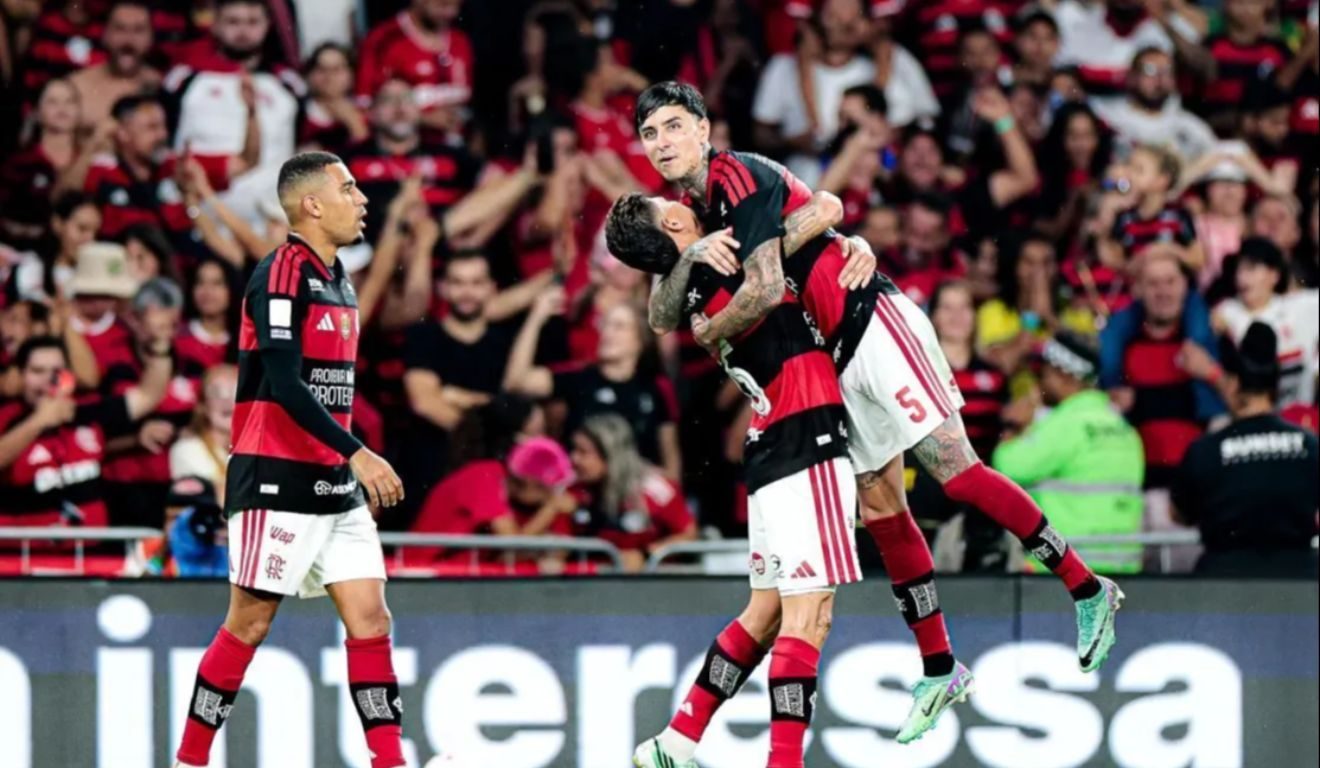 Flamengo vence Fluminense e mantém liderança do Brasileirão