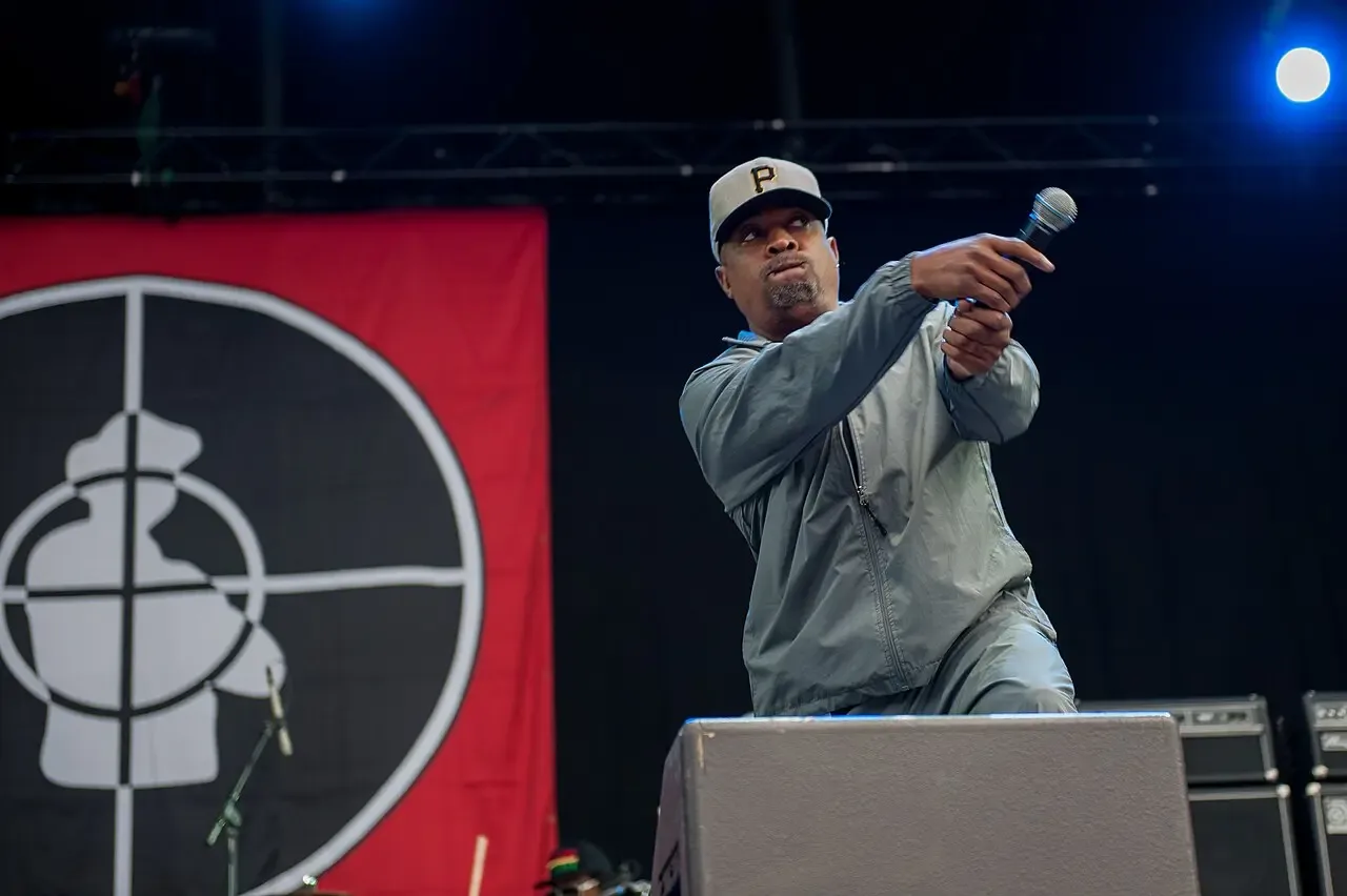 Rimando a mudança de regime: como a CIA recruta rappers ao redor do mundo - Revista Opera