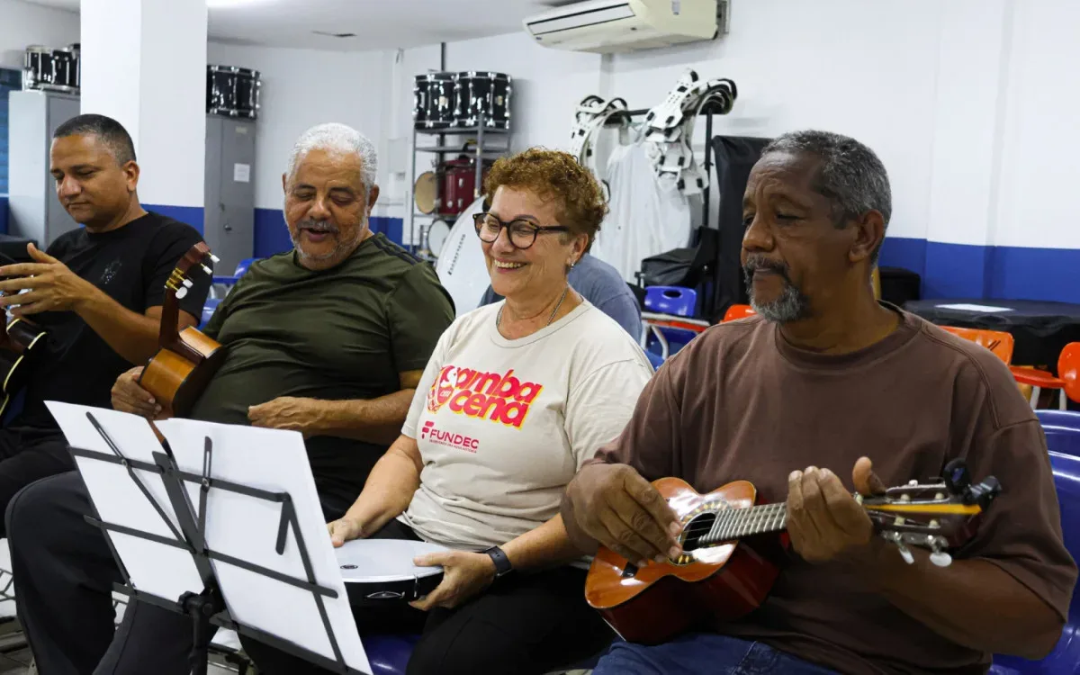 Alunos da Fundec homenageiam Beth Carvalho em concerto no Teatro Raul Cortez, em Caxias