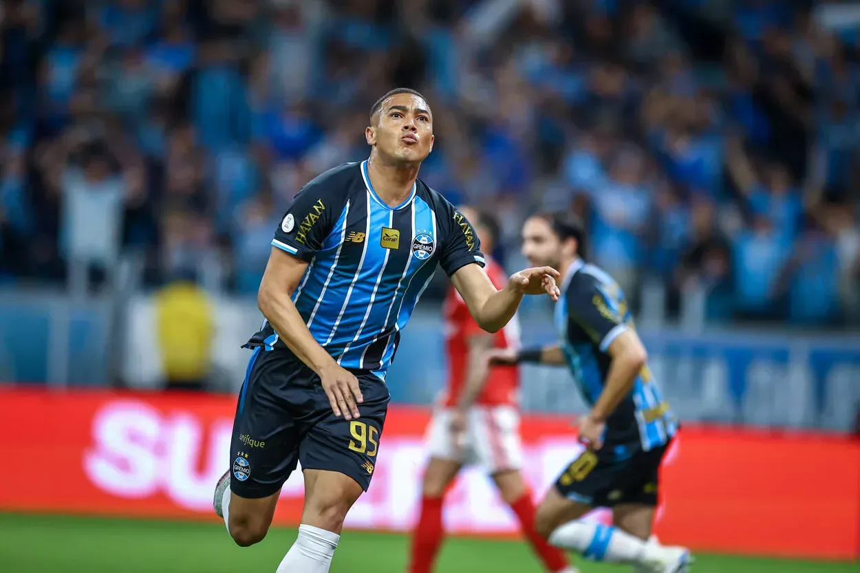 Documento interno do Grêmio vaza e traz informações sobre Pelaipe, Carlos Vinícius e Felipão