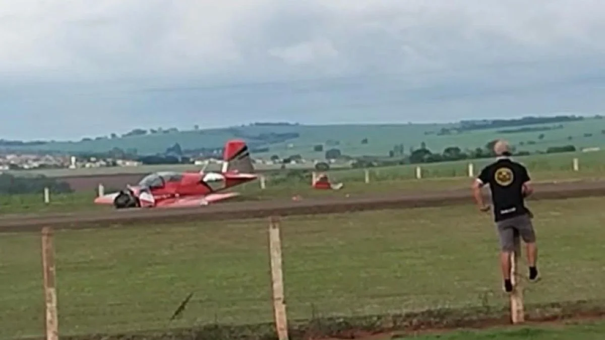 Avião de pequeno porte cai e mata 2 pessoas no interior de SP