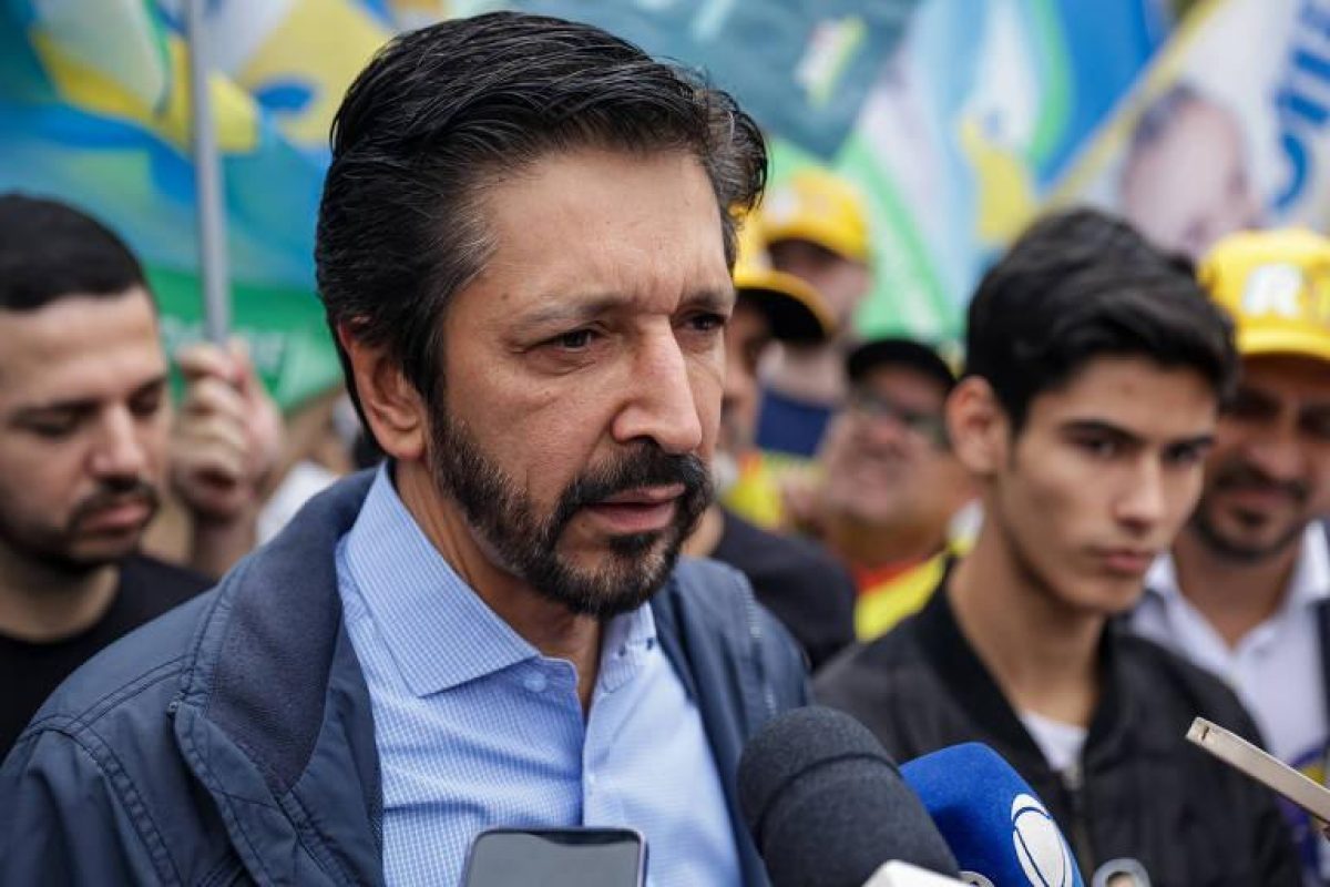 Tabata vai ao MP após áudio de Nunes convocando cargos de confiança para ato de Flávio Bolsonaro