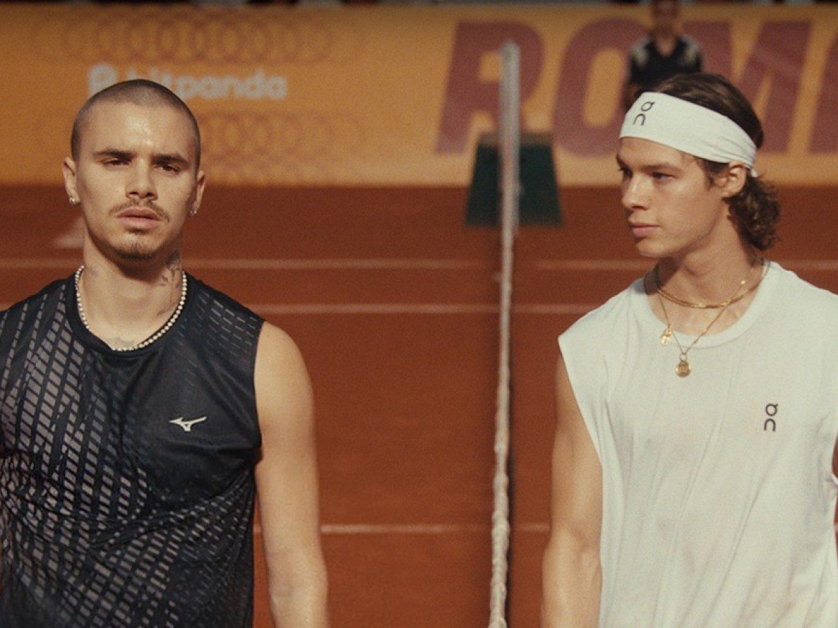 O novo filme de Romeo Beckham que mistura tênis e romance gay em cenas quentes