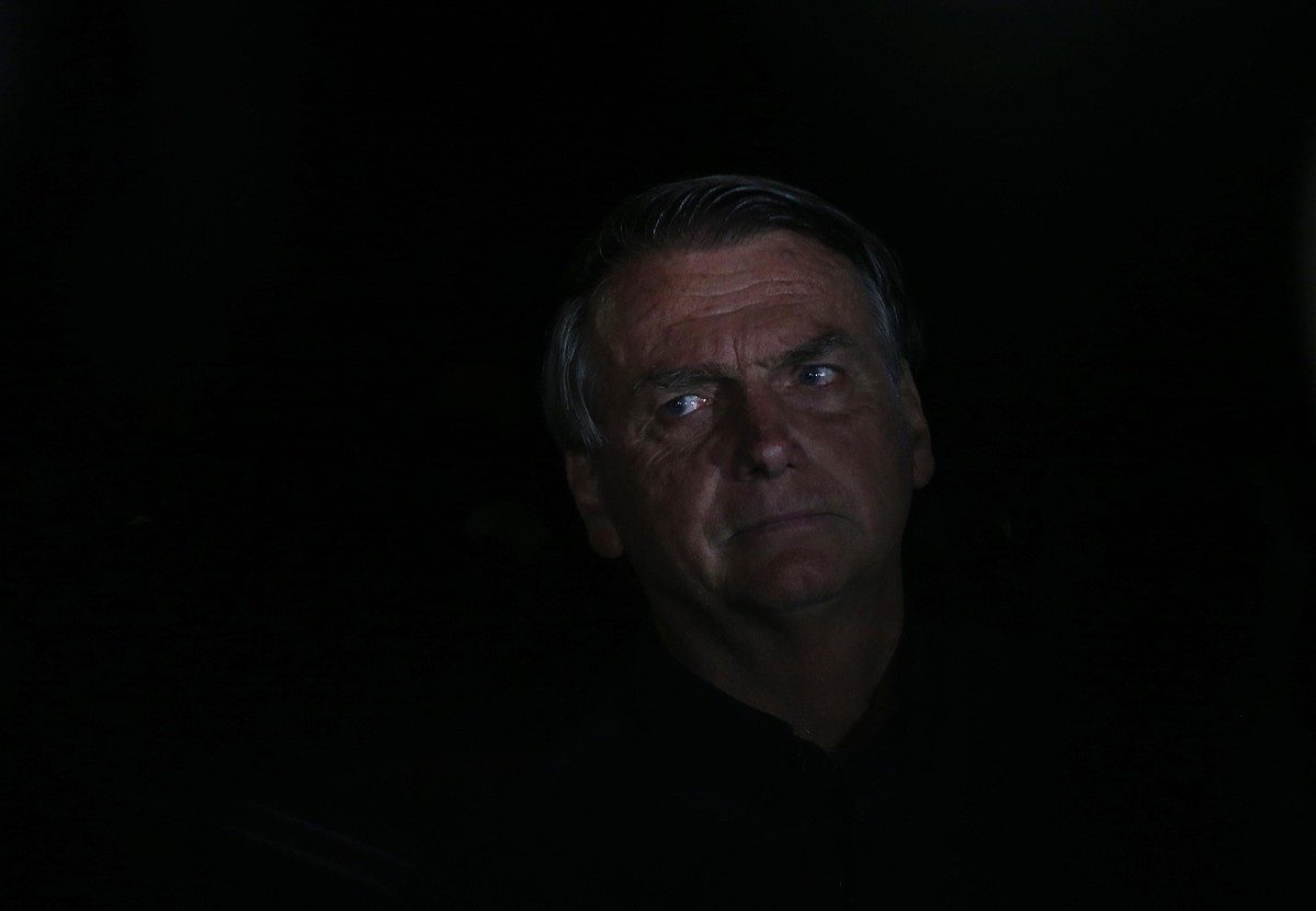 Jair Bolsonaro também antecipou pagamento do Auxílio Brasil antes do 2º turno de 2022