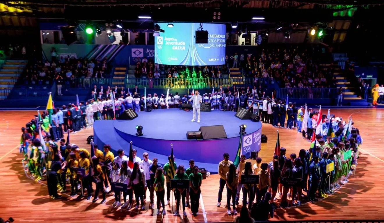 Atletas do paraenses participam da abertura dos Jogos da Juventude