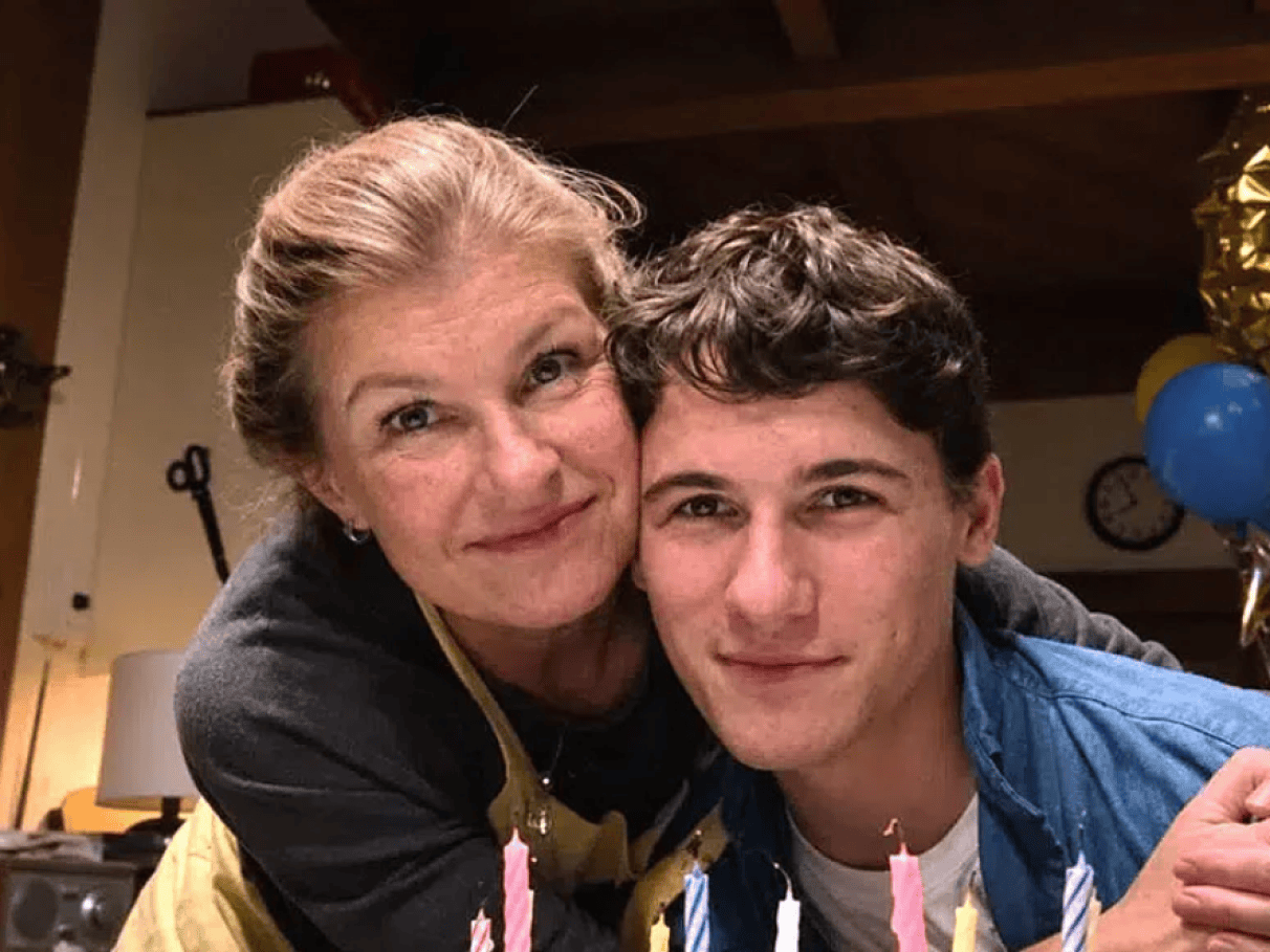 Acidente faz filho suspeitar de que a mãe foi substituída em ‘Fingida’