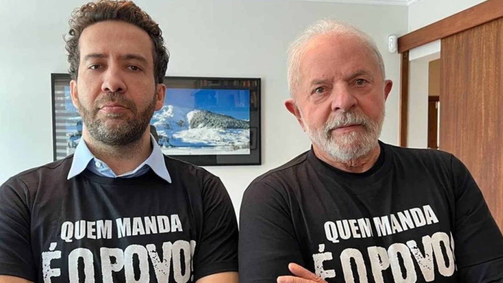 Janones não vai ao debate com Lula após Flávio convidar ex-mulher que tem medida protetiva contra deputado