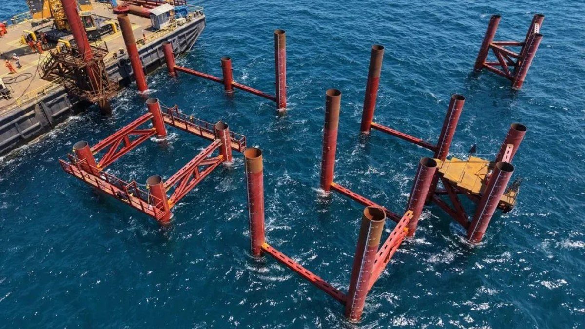 Ponte Salvador-Itaparica chega a 21 estacas e espera navio chinês