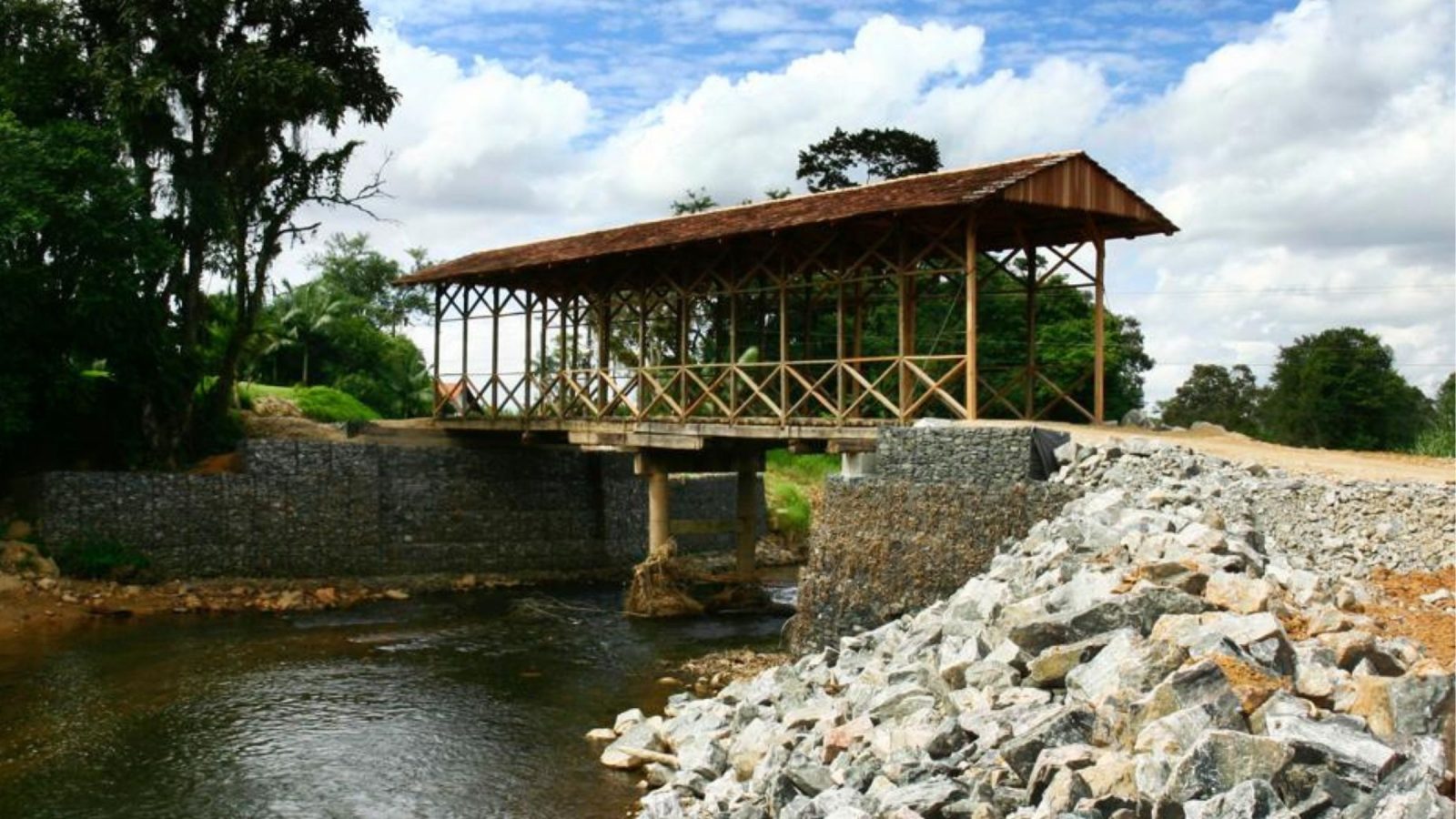 Reconstrução de histórica ‘ponte coberta’ de 1866 destruída por vendaval tem licitação de R$ 5,5 milhões suspensa em Joinville