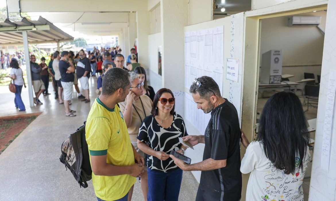 Vai trabalhar no domingo? Veja seus direitos para votar nas eleições