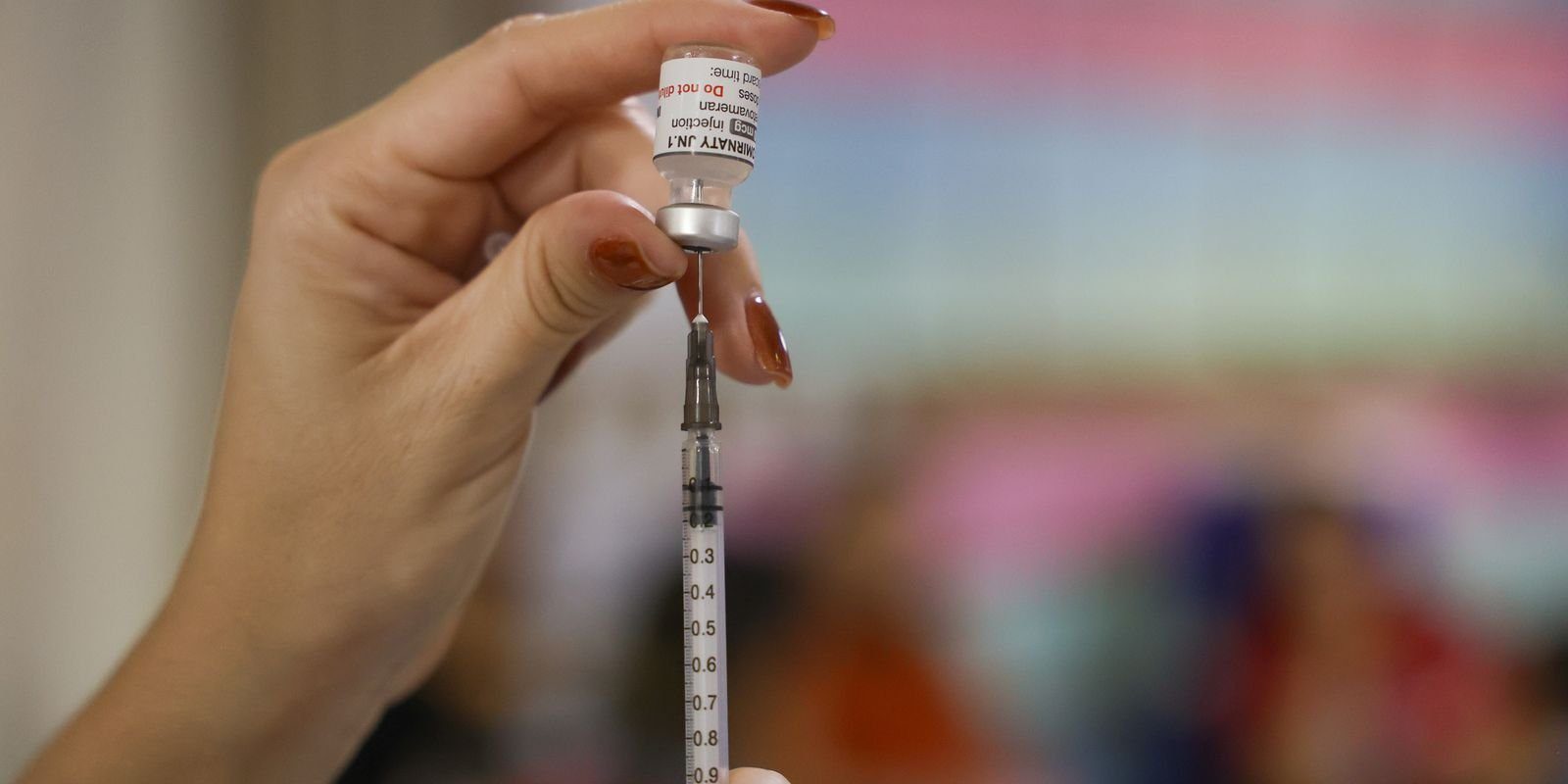 Só 5% das crianças pequenas têm as três doses contra a covid