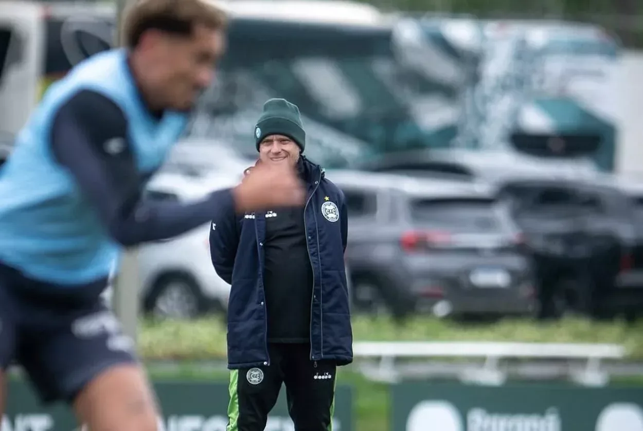 Coritiba vive fase ruim no Brasileirão e aposta em ex-atacante do Grêmio para reagir