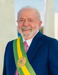 Lula é reeleito aos 80 anos